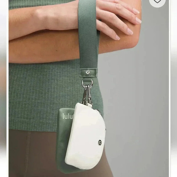 Lululemon wristlet - Picture 9 of 16